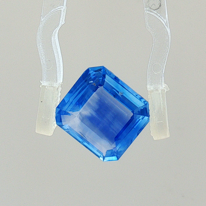 Blue Sapphire - 4.54 Carat