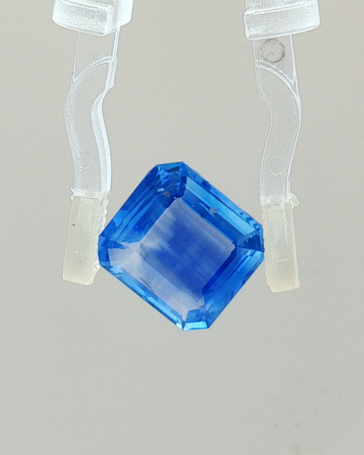 Blue Sapphire - 4.54 Carat