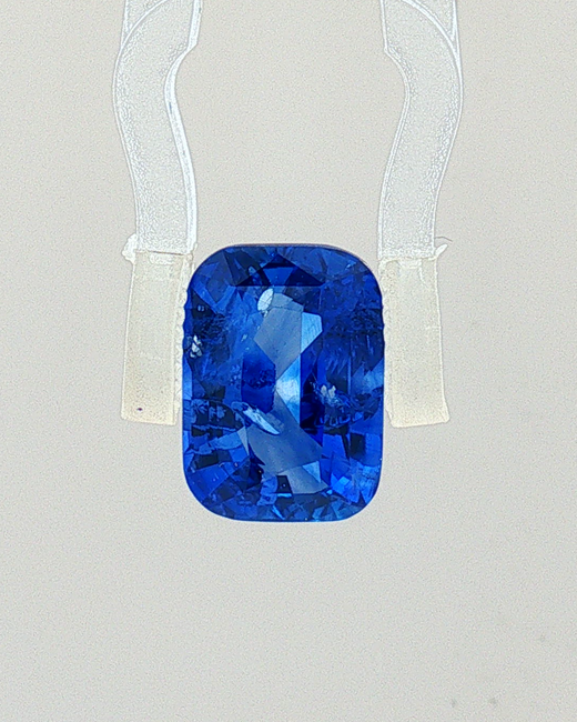 Blue Sapphire - 3.71 Carat