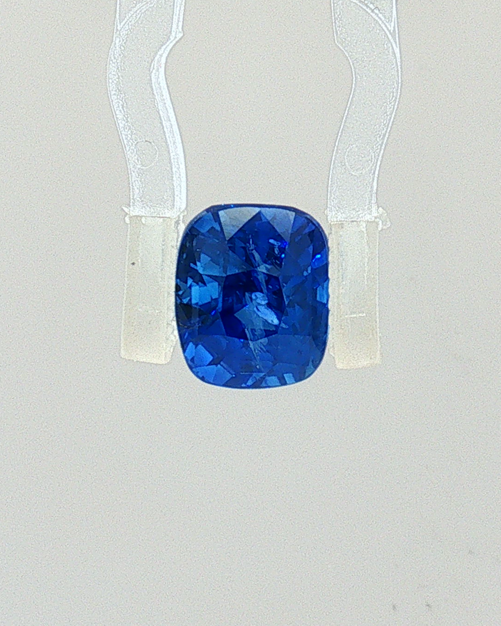 Blue Sapphire - 3.07 Carat