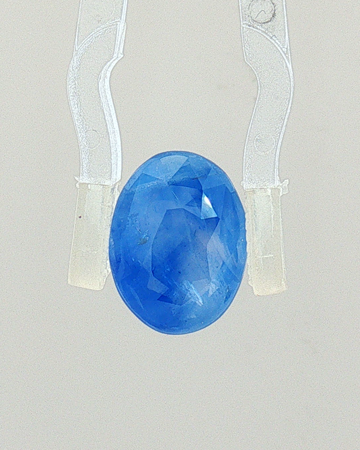 Blue Sapphire - 5.81 Carat