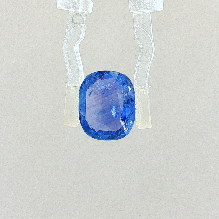 Blue Sapphire - 4.05 Carat