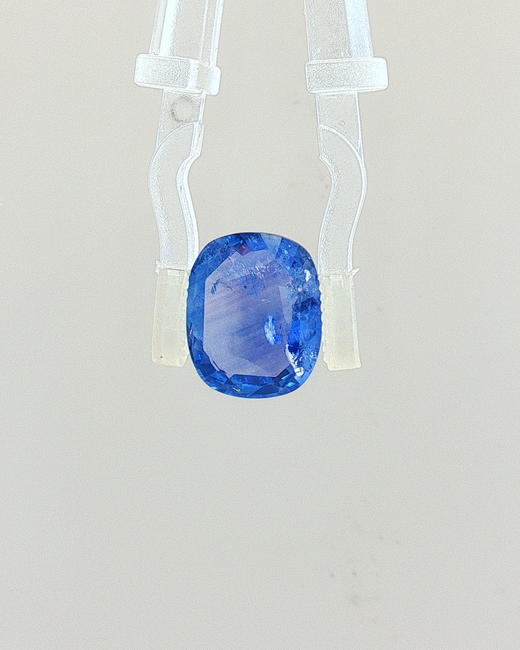 Blue Sapphire - 4.05 Carat