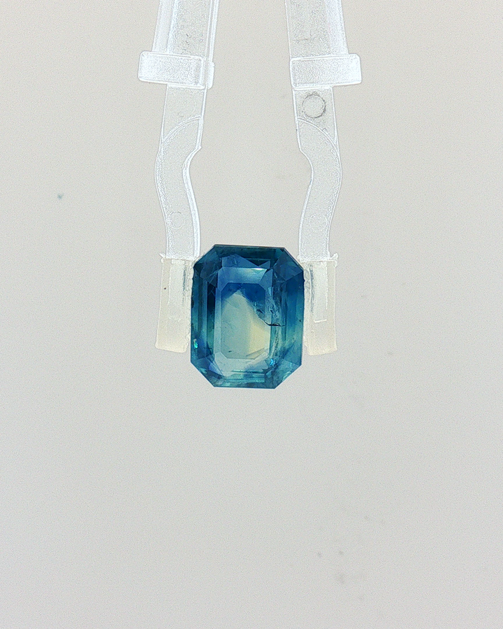 Blue Sapphire - 3.55 Carat